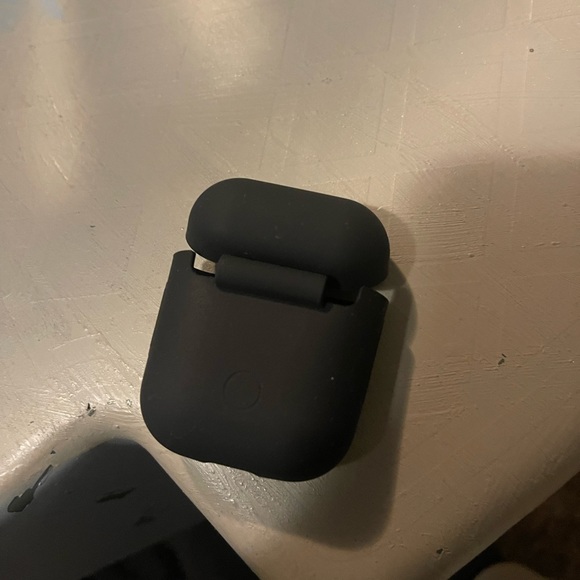 AirPods case - Picture 2 of 2